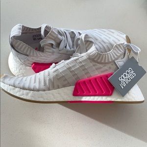 Adidas boost size 6.  Fits a size women’s 7 foot